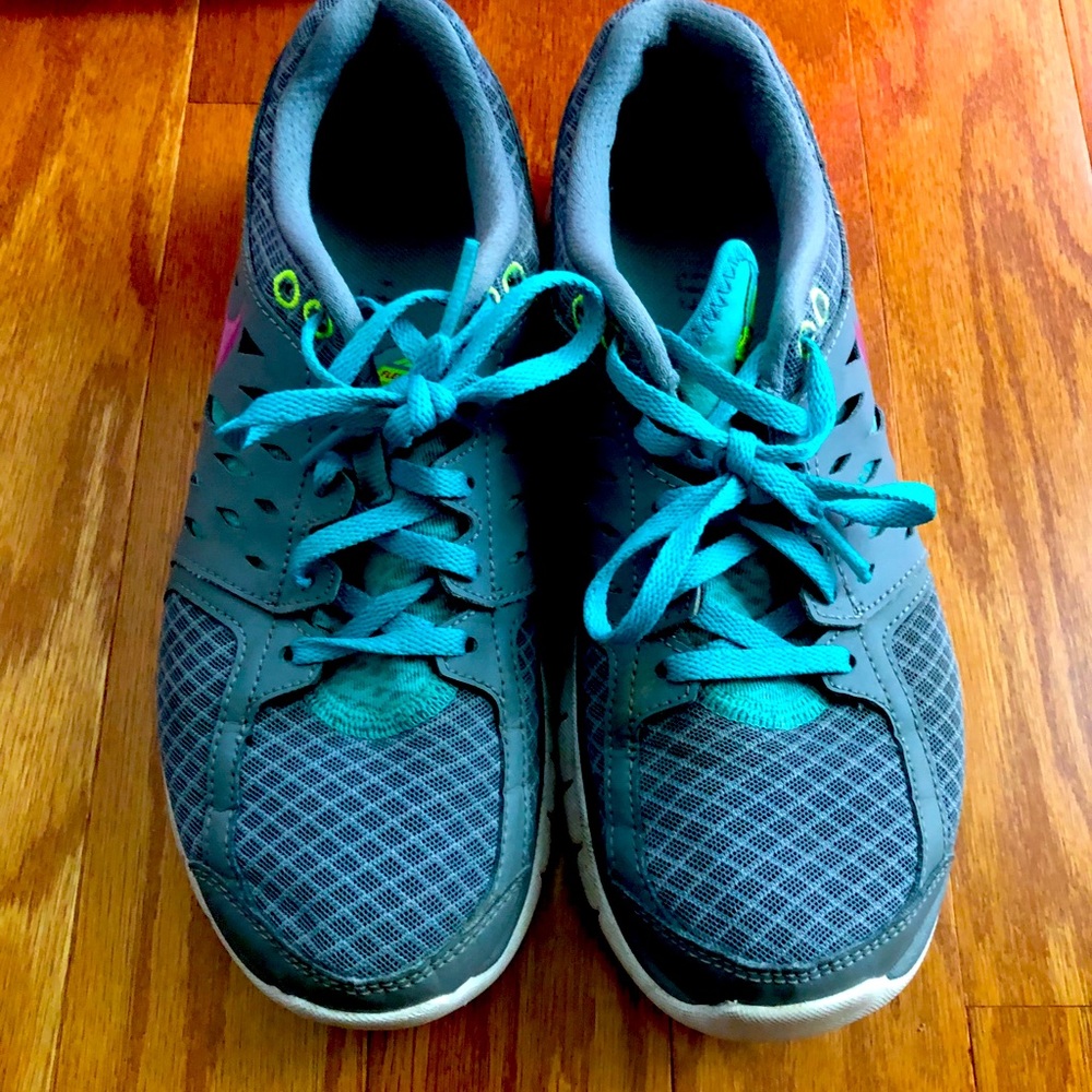Nike women’s sneakers
